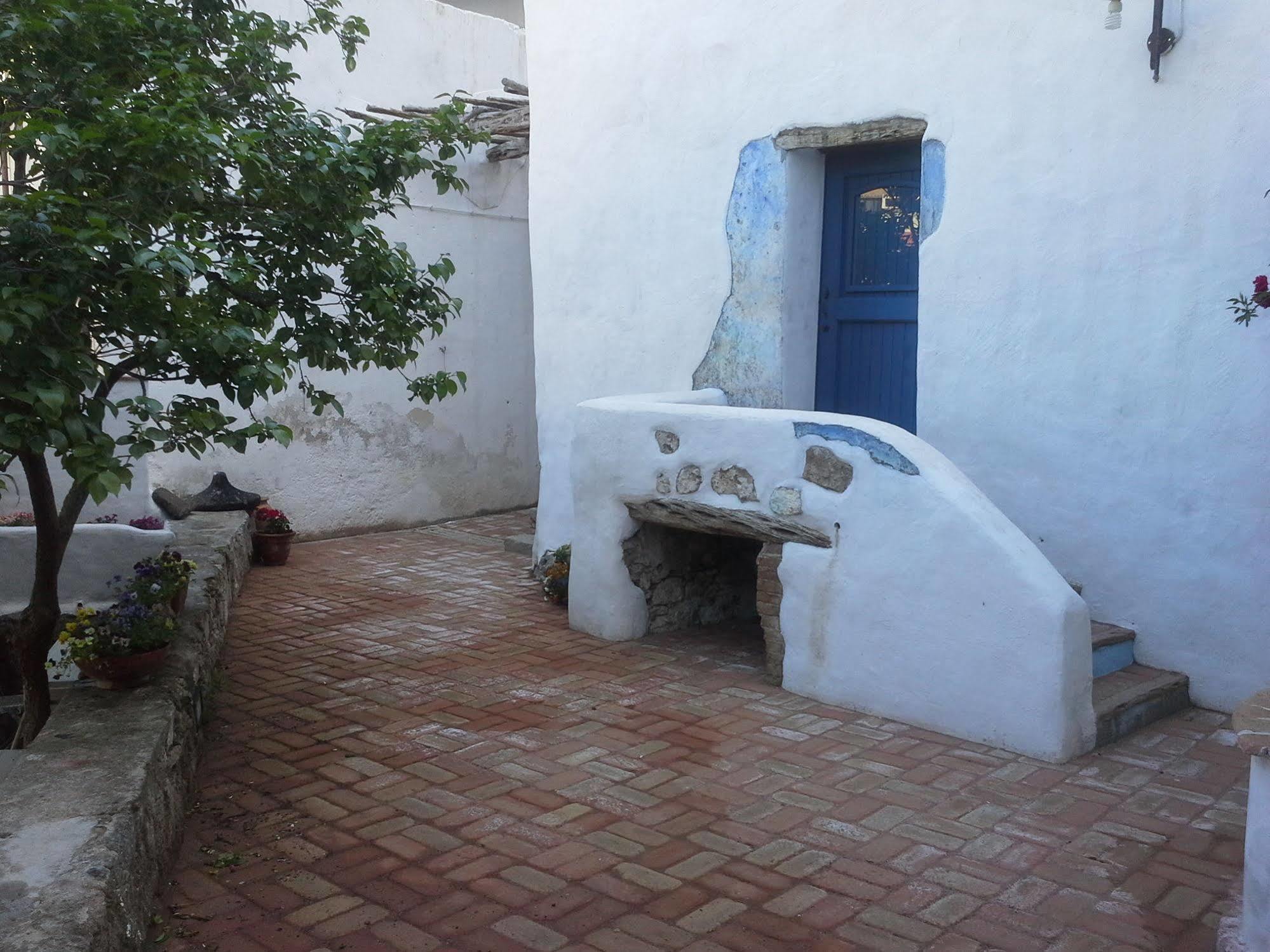 B&B Corte San Lussorio Oliena Esterno foto