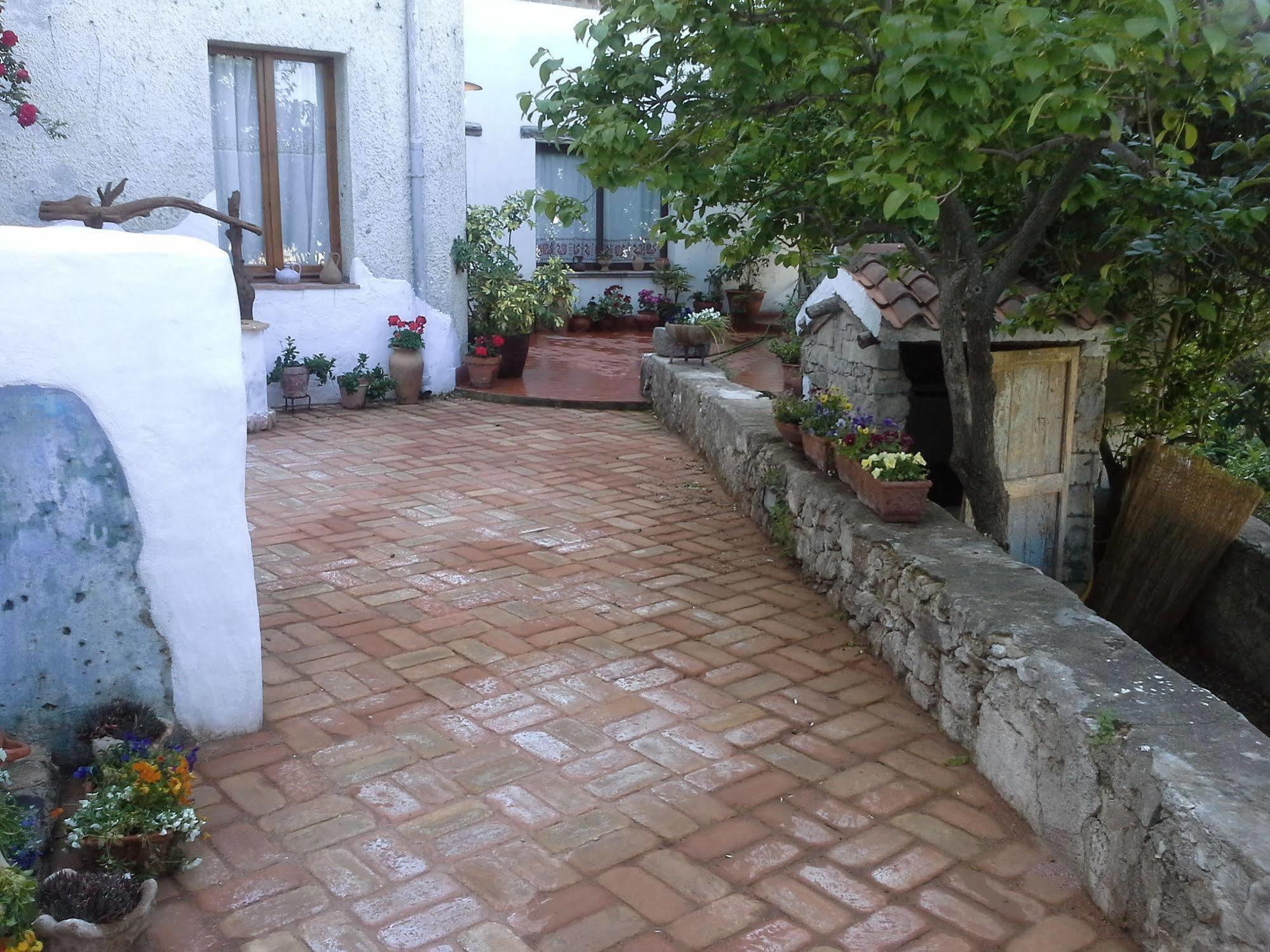 B&B Corte San Lussorio Oliena Esterno foto